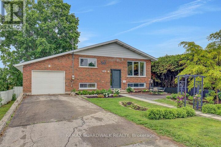 Property Photo:  101 Park Avenue  ON K7C 2H4 