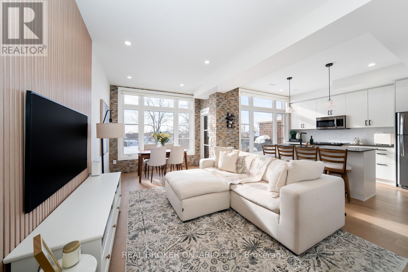 Property Photo:  8167 Kipling Avenue 48  ON L4L 0G4 