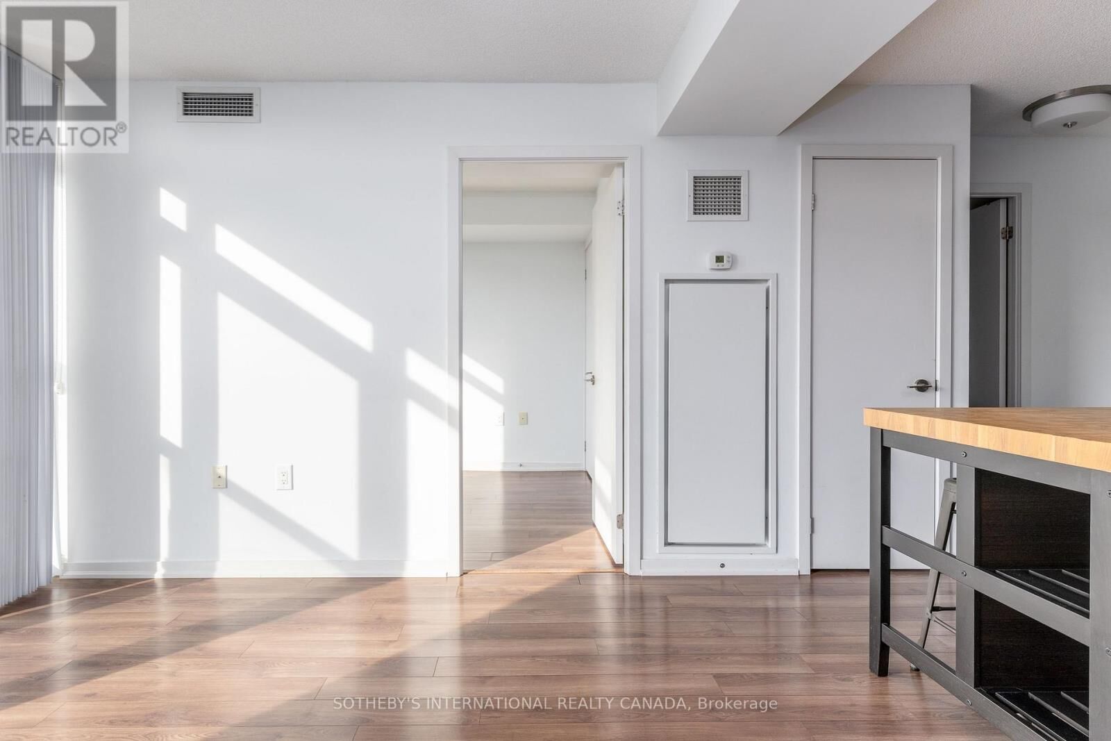 Property Photo:  36 Lisgar Street Lph03e  ON M6J 0C7 