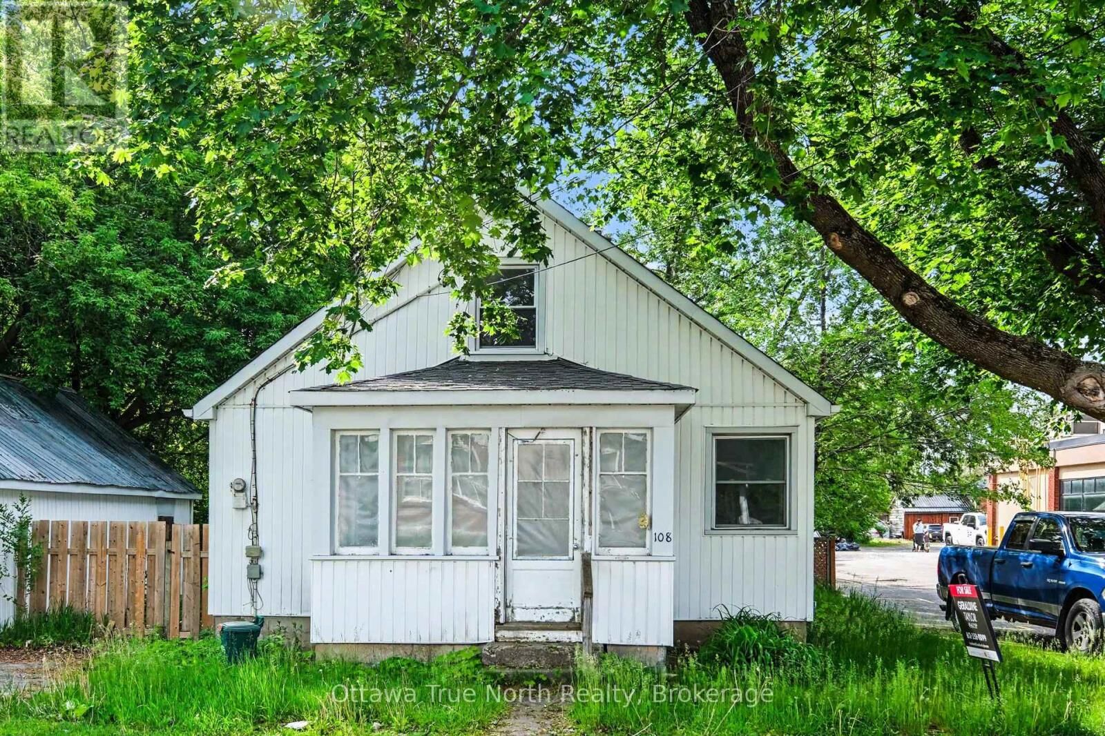Property Photo:  108 Maley Street  ON K0G 1J0 