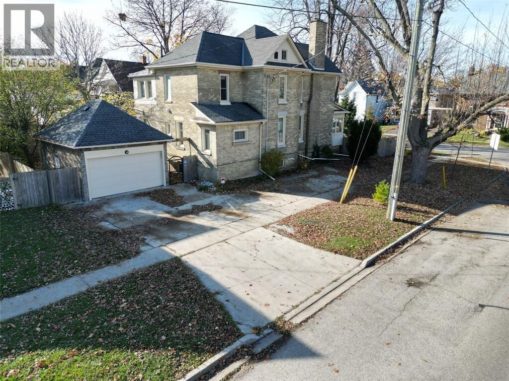 Property Photo:  122 Forsyth Street North 1 East  ON N7T 6L3 