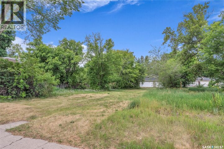 Property Photo:  431B R Avenue S  SK S7M 2Z4 