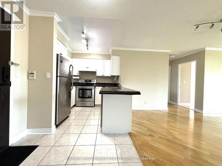 Property Photo: 23 Hollywood Avenue 2706 ON M2N 7L8