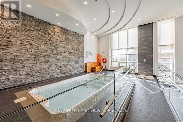 Property Photo:  2756 Old Leslie Street 409  ON M2K 0E2 