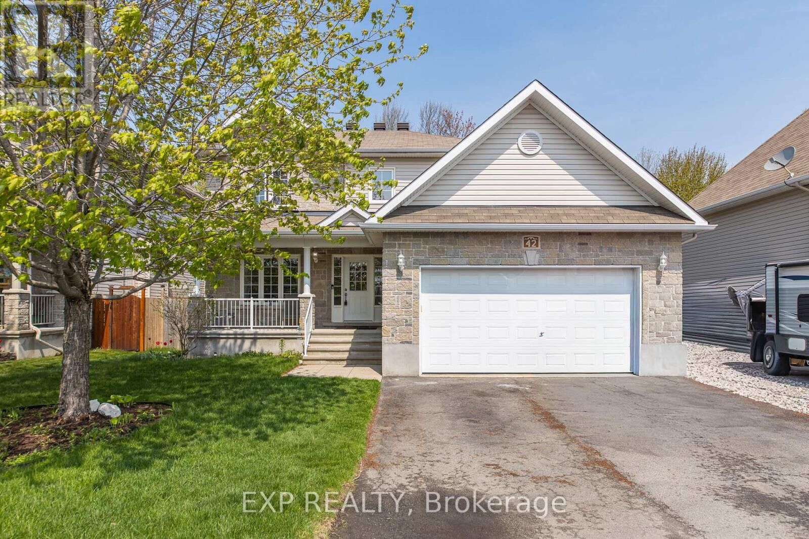 Property Photo:  42 Oasis Street  ON K0A 2M0 