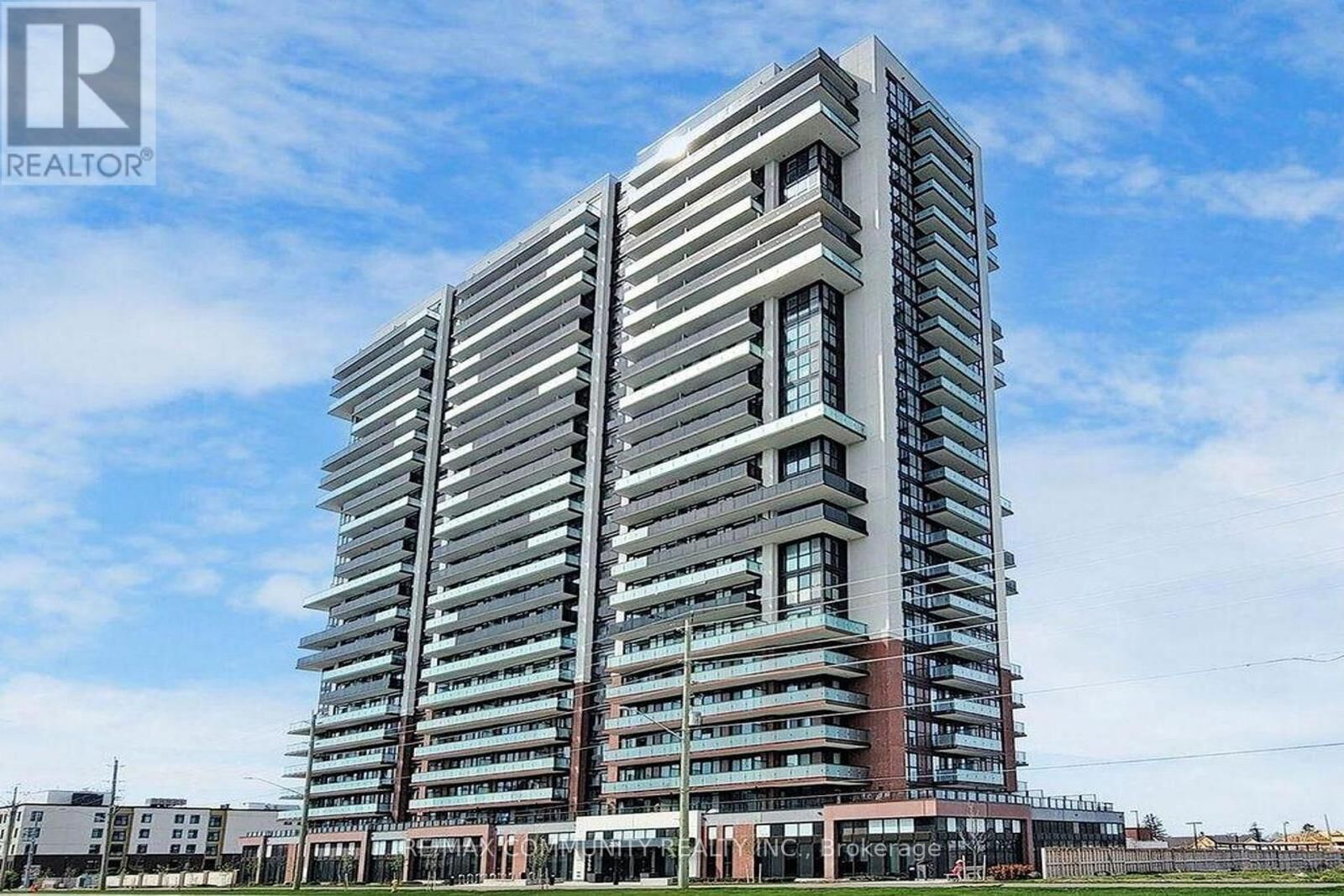 Property Photo: 2550 Simcoe Street North 2402 ON L1L 0R5