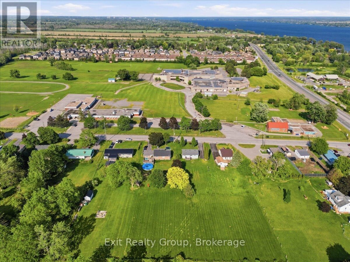 Property Photo:  109 Aikins Road  ON K8N 4Z2 