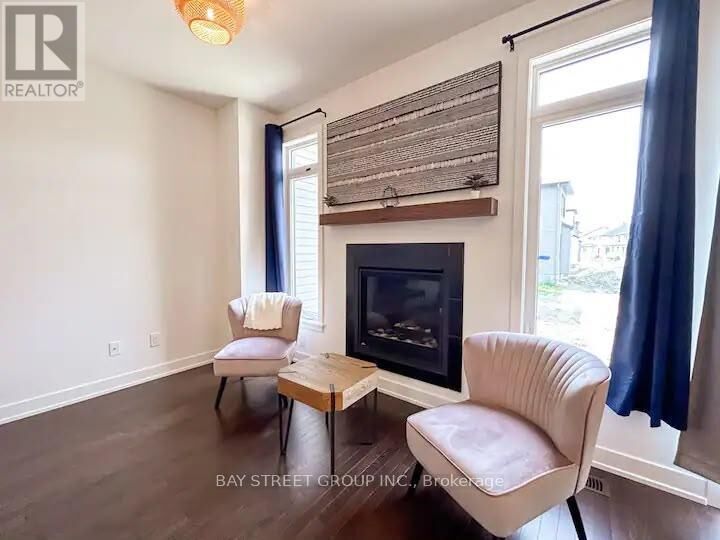 Property Photo: 262 Monticello Avenue ON K2S 2S1