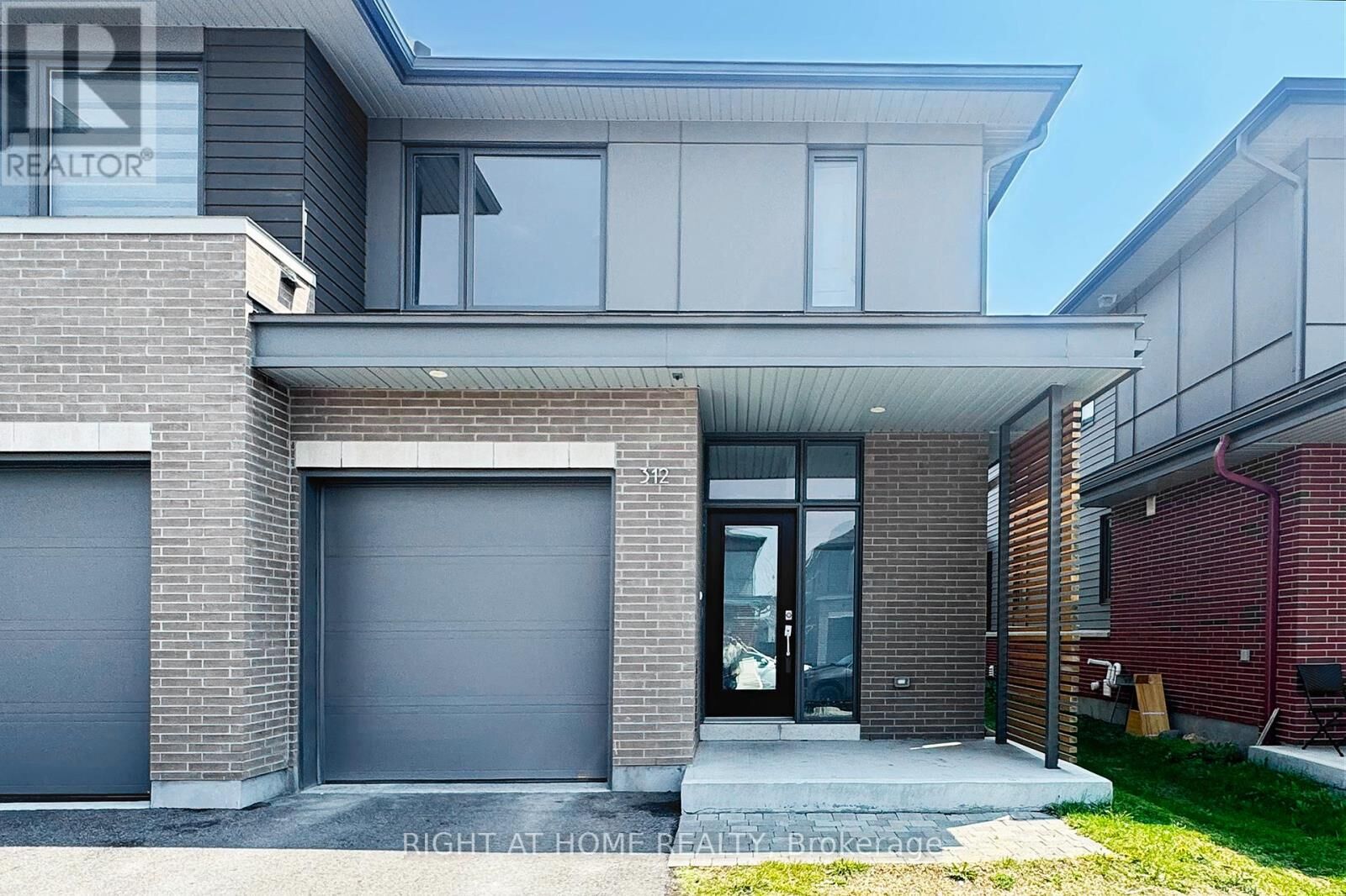 Property Photo:  312 Wigwas Street  ON K1K 5A1 