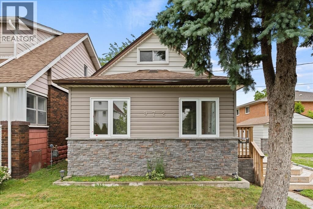 Property Photo:  972 Wellington Avenue Lower  ON N9A 5J8 