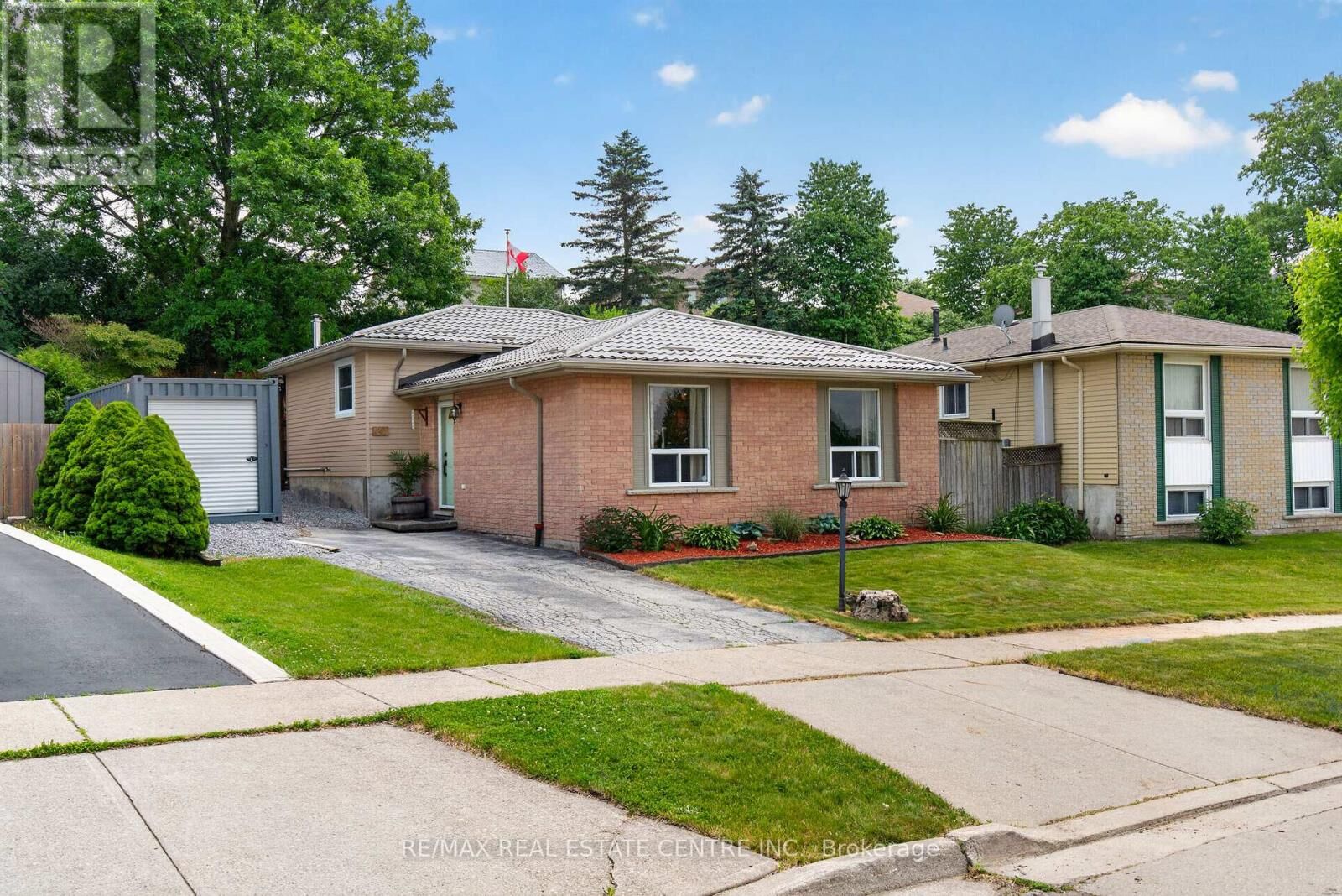 Property Photo:  20 Nordale Crescent  ON L8J 1H1 