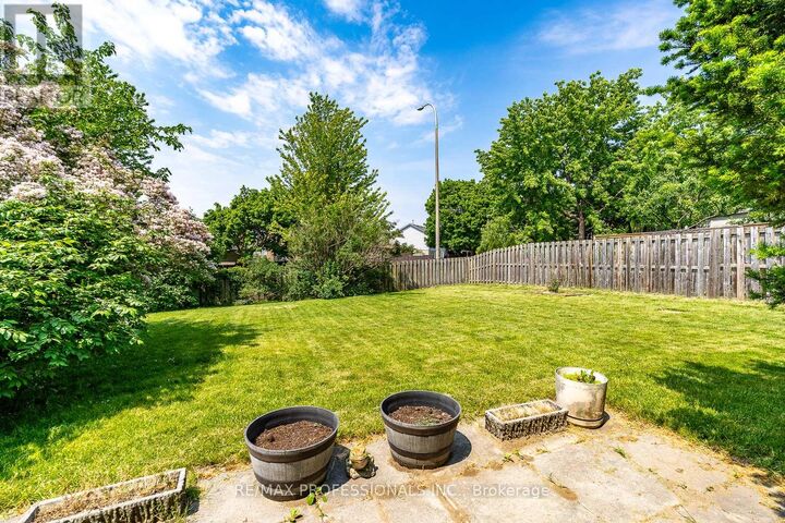 Property Photo:  24 Hawkstone Crescent  ON L1N 6R6 