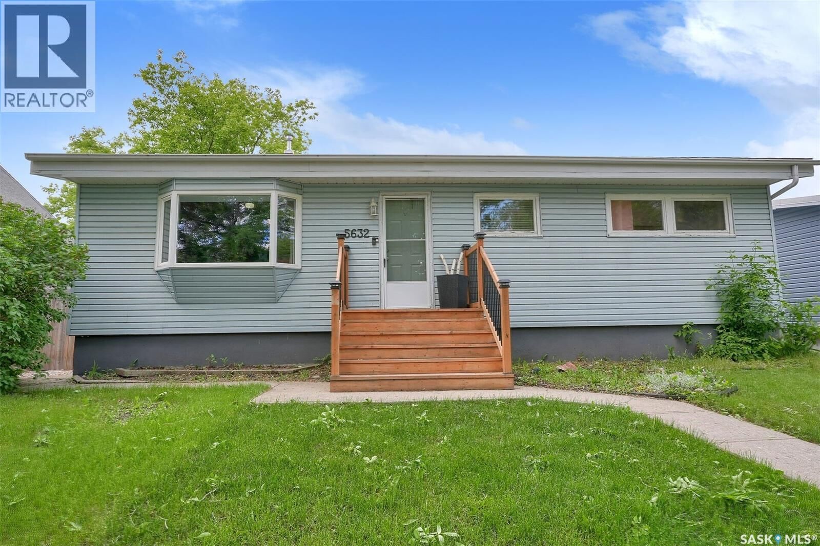 Property Photo:  5632 4th Avenue  SK S4T 0J9 