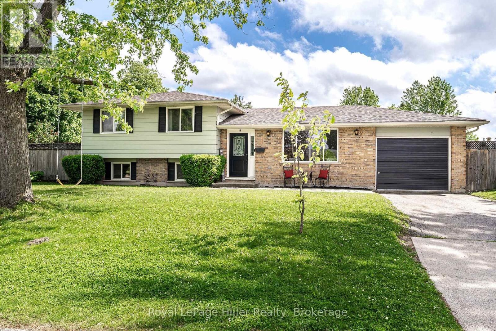 Property Photo: 9 Simpson Court ON N5A 6Y3