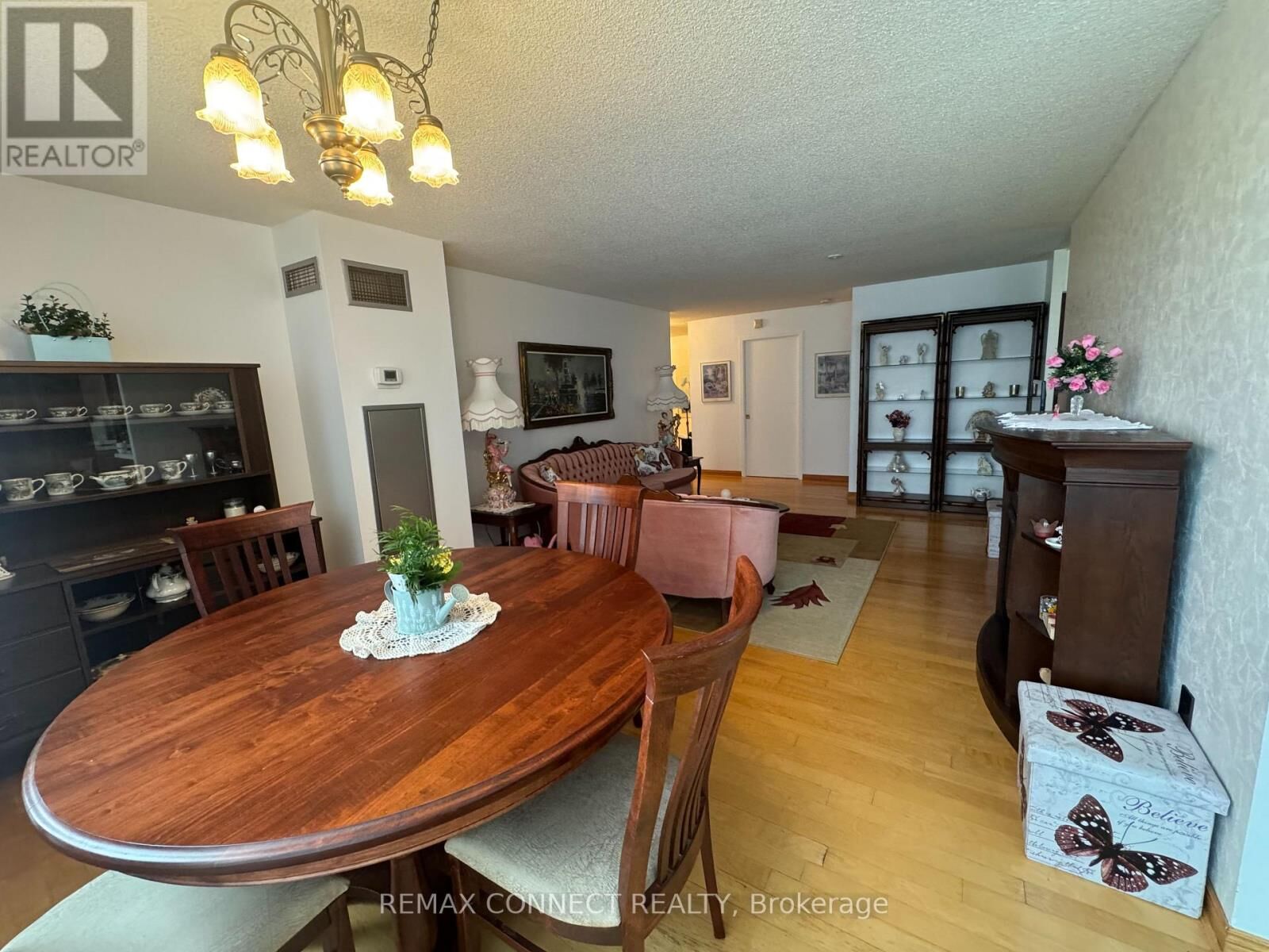 Property Photo:  326 Major Mackenzie Drive 428  ON L4C 8T4 