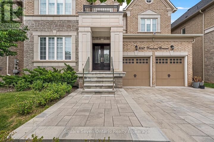Property Photo:  2147 Vineland Crescent  ON L6H 0J6 