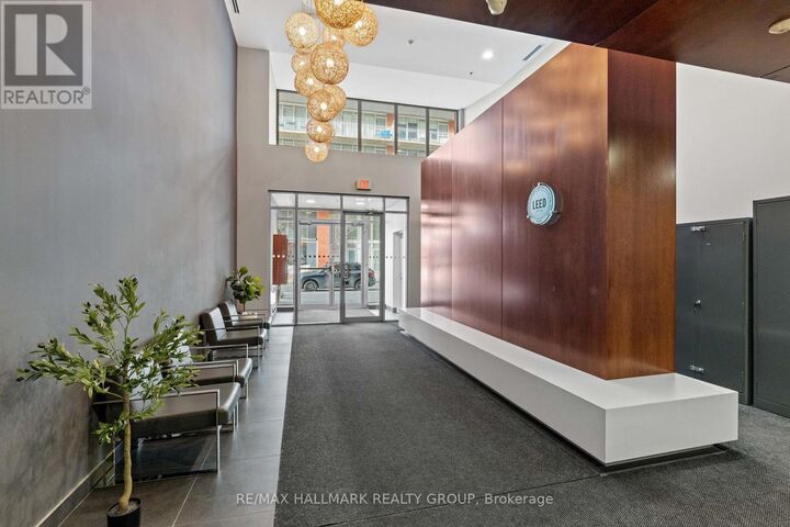 Property Photo: 360 McLeod Street 704 ON K2P 1A9