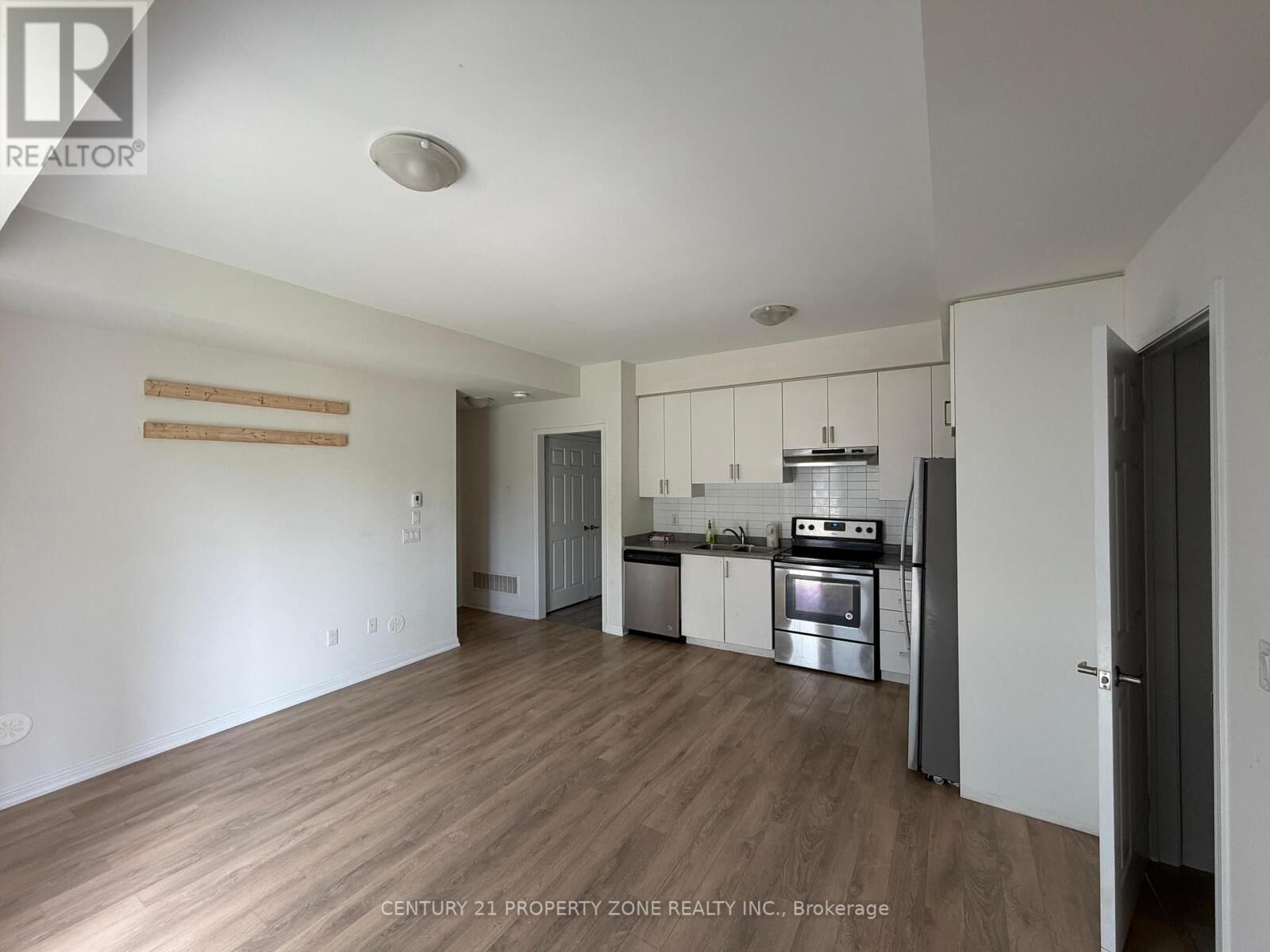 Property Photo:  1 Beckenrose Court 5  ON L6Y 6G2 