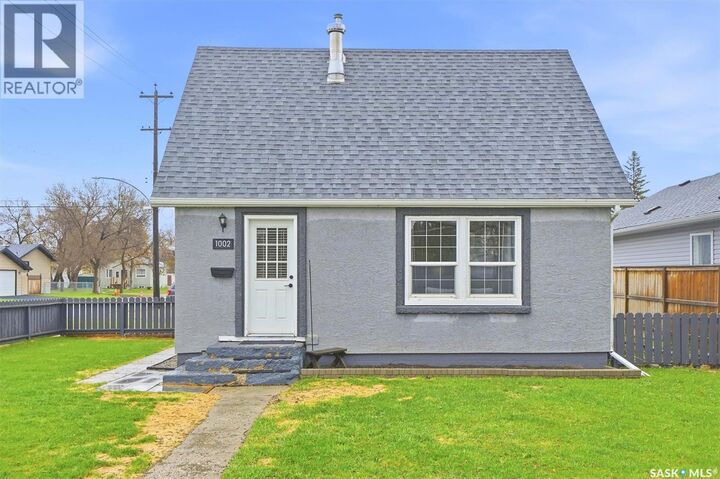 Property Photo: 1002 O Avenue S SK S7M 2T2