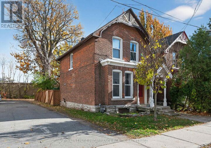 Property Photo:  407 Bagot Street 1  ON K7K 3C1 