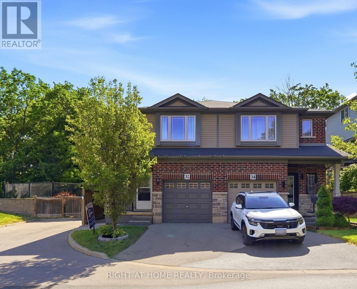 Property Photo: 32 Rolling Lane ON L8K 0A1