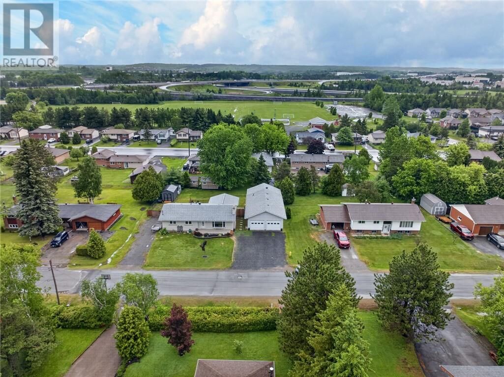 Property Photo:  38 Laura Avenue  ON P3Y 1A4 