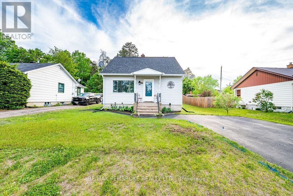 Property Photo: 14 Summit Street ON K0J 1P0