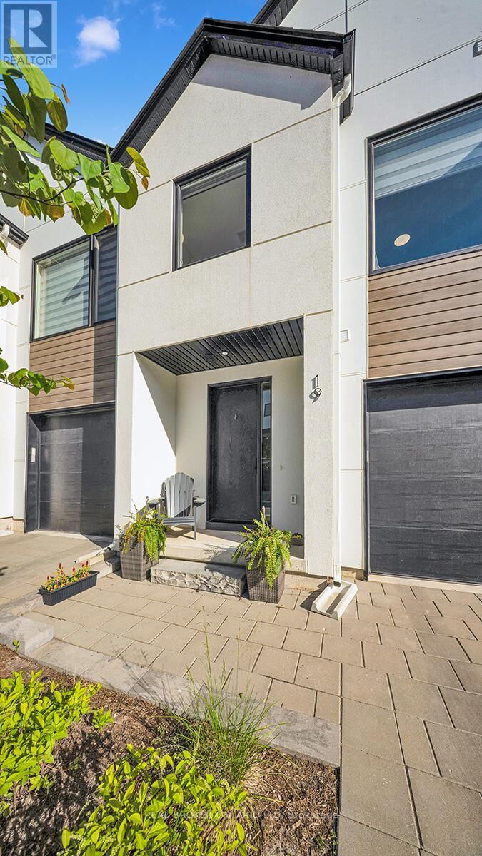 Property Photo:  1965 Upperpoint Gate 19  ON N6K 0L2 