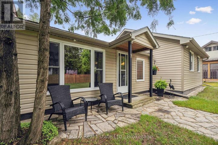 Property Photo:  3 Hamilton Place  ON N0H 2G0 