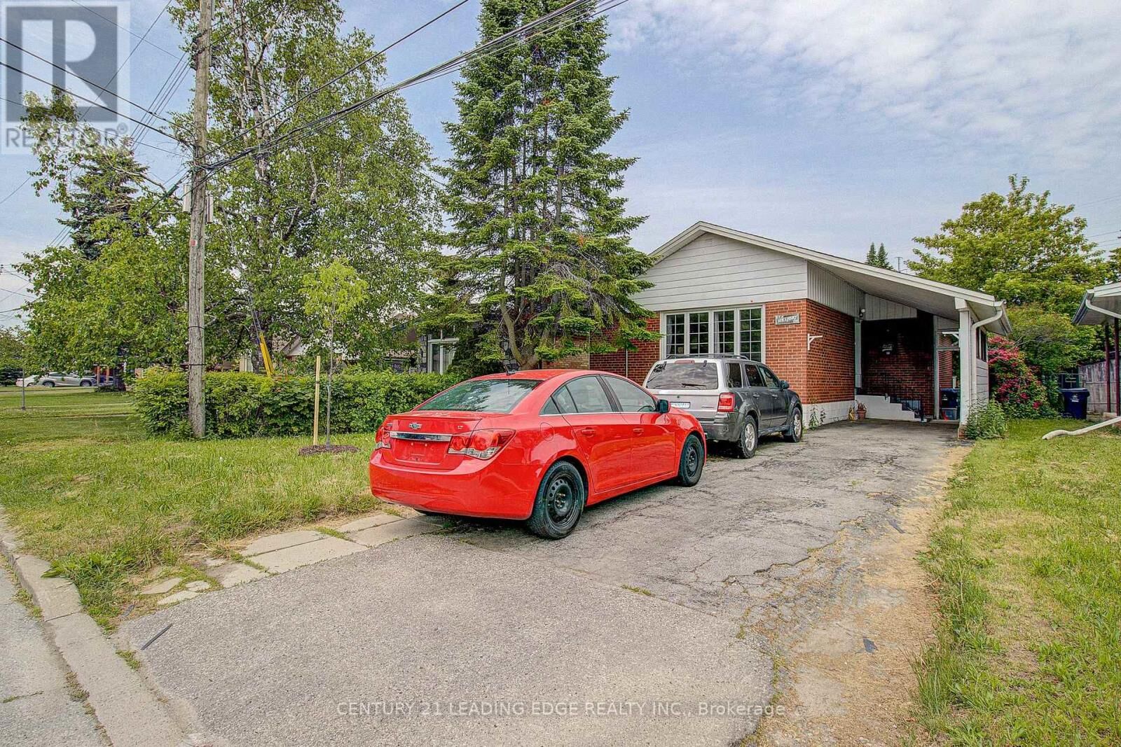 Property Photo:  124 Haileybury Drive  ON M1K 4X5 