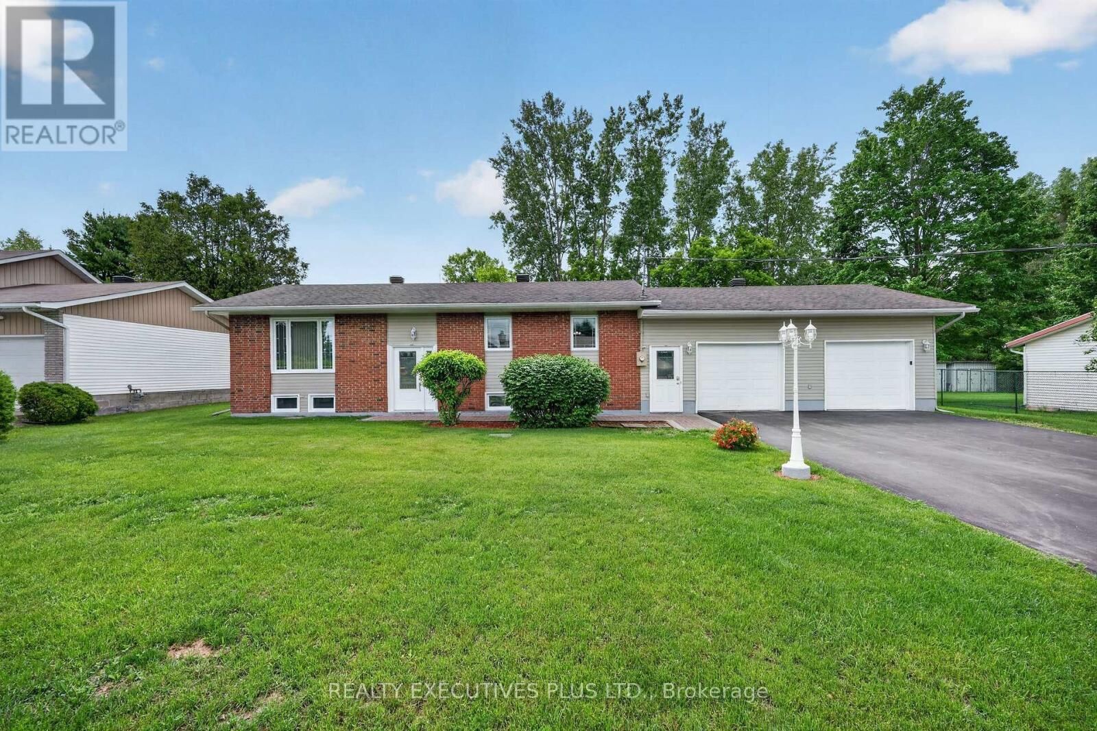 Property Photo:  10 Potvin Street  ON K0A 1E0 