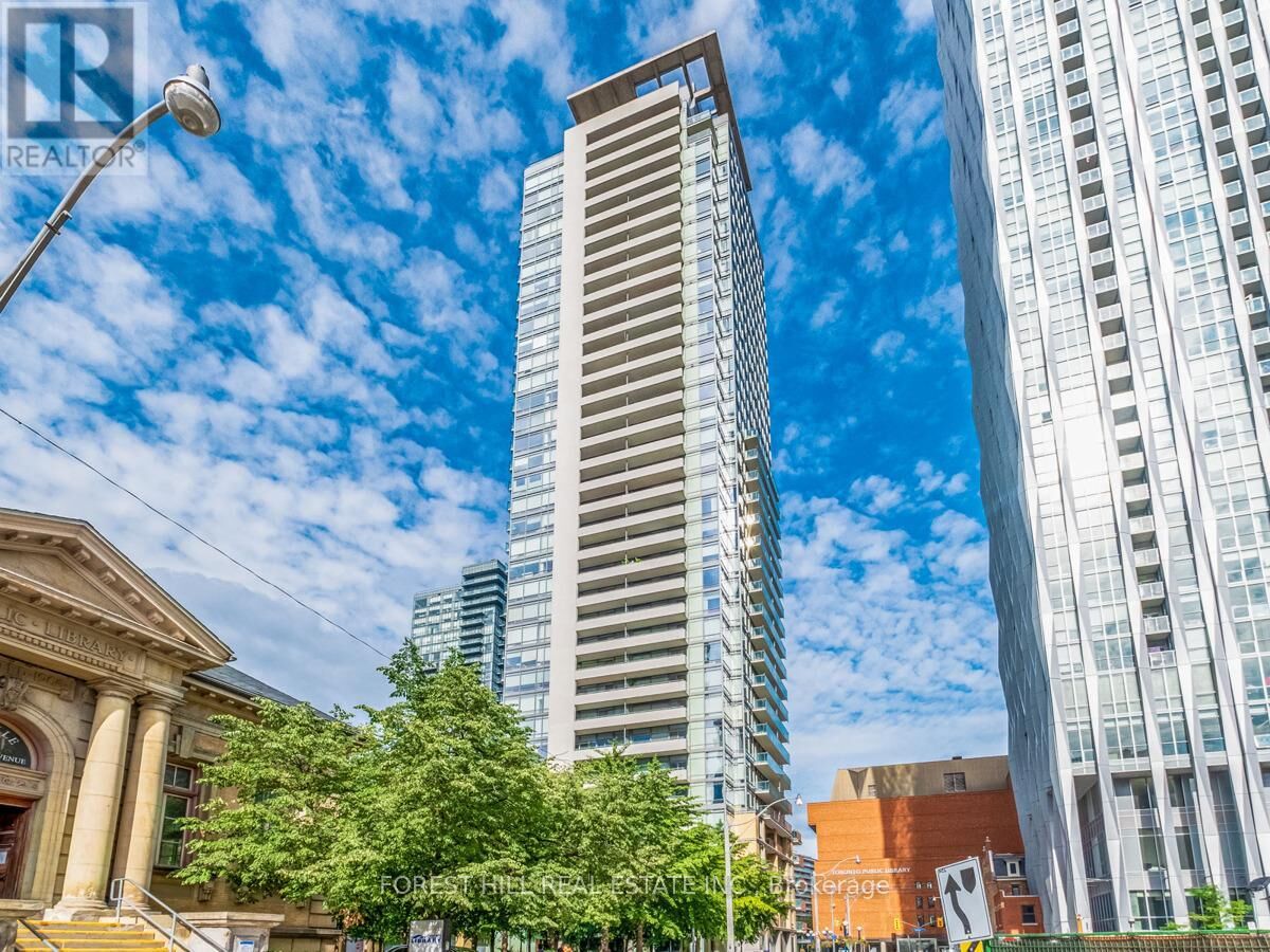 Property Photo:  18 Yorkville Avenue 2405  ON M4W 3Y8 