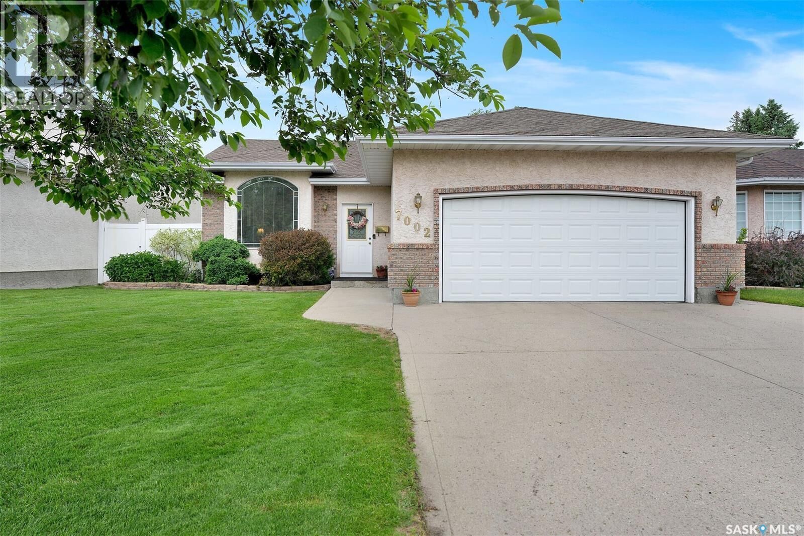 Property Photo: 7002 Maple Wood Crescent SK S4X 4J9
