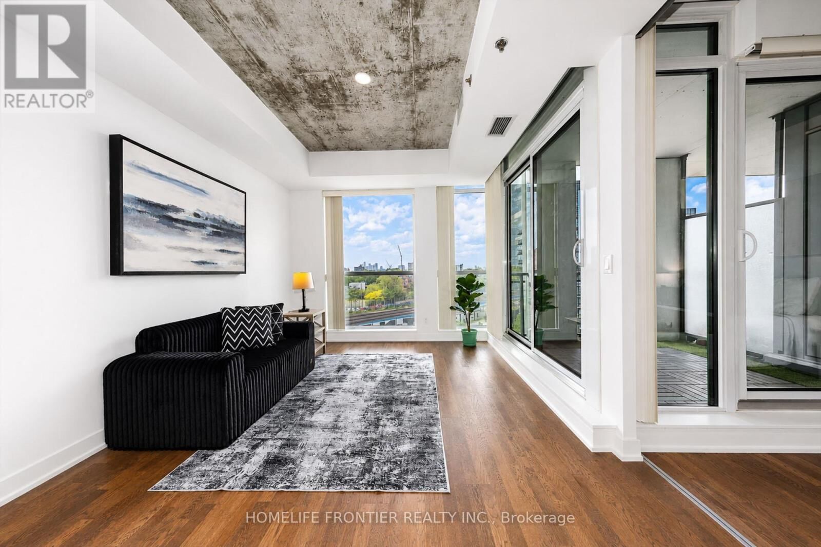 Property Photo:  20 Minowan Miikan Lane 717  ON M6J 0E5 