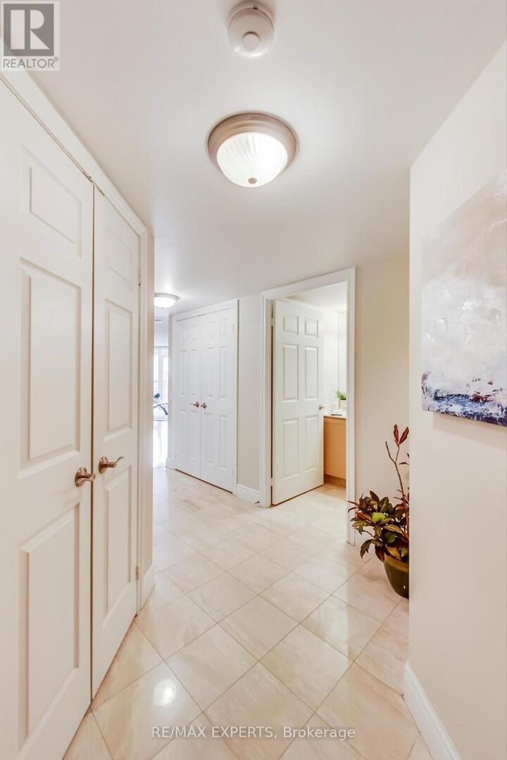 Property Photo: 80 Harrison Garden Boulevard 215 ON M2N 7E3