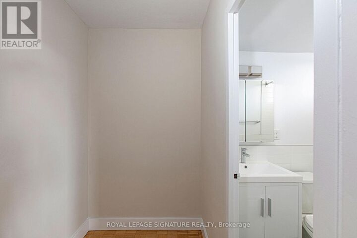 Property Photo:  525 Eglinton Avenue East 900  ON M4P 1N5 