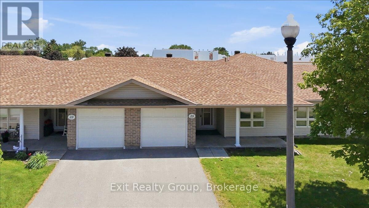 Property Photo:  15 Aldersgate Drive 25  ON K8P 5N1 
