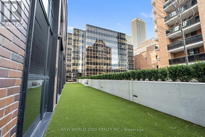 Property Photo: 101 Roehampton Avenue 2213 ON M4P 2W2