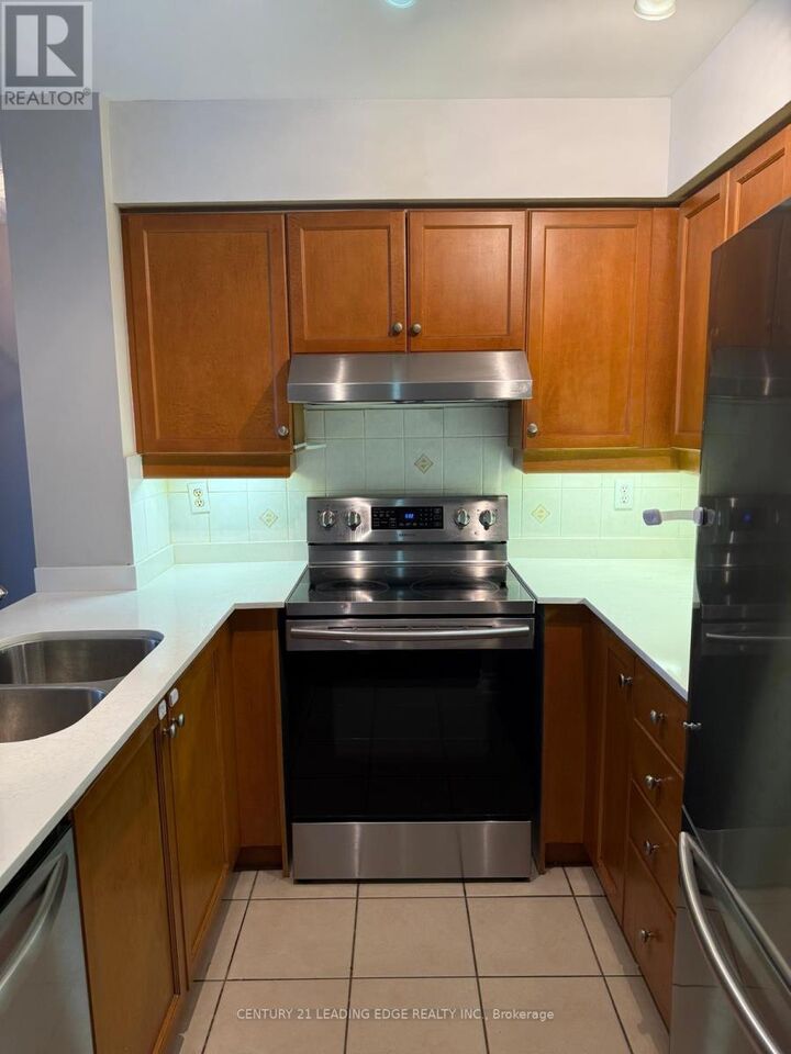 Property Photo: 8 Rean Drive 1111 ON M2K 3B9
