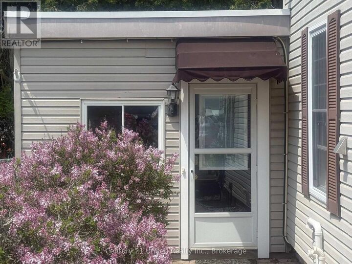 Property Photo: 249 Margaret Street 2 ON K9A 2Z6