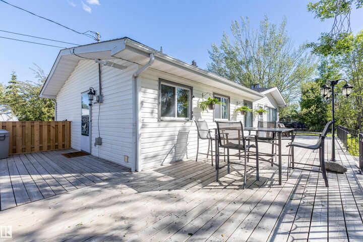 Property Photo: 5115 49 Avenue AB T0E 0A0