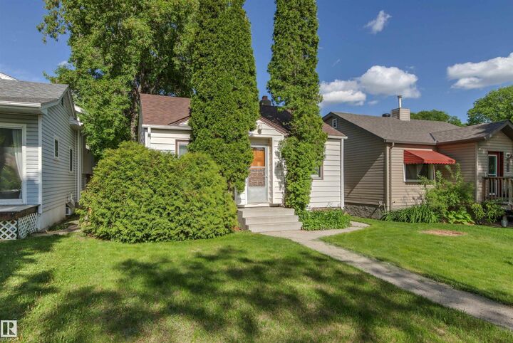 Property Photo:  11417 65 Street NW  AB T5W 4K7 