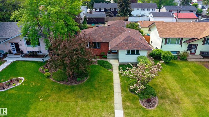 Property Photo:  7223 95 Avenue NW  AB T6B 1B1 