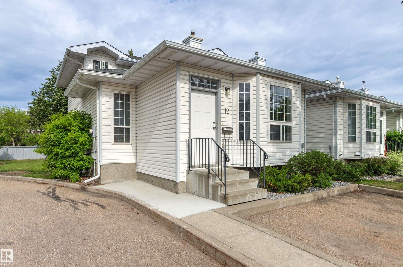 Property Photo: 3311 58 Street NW 12 AB T6L 6X3