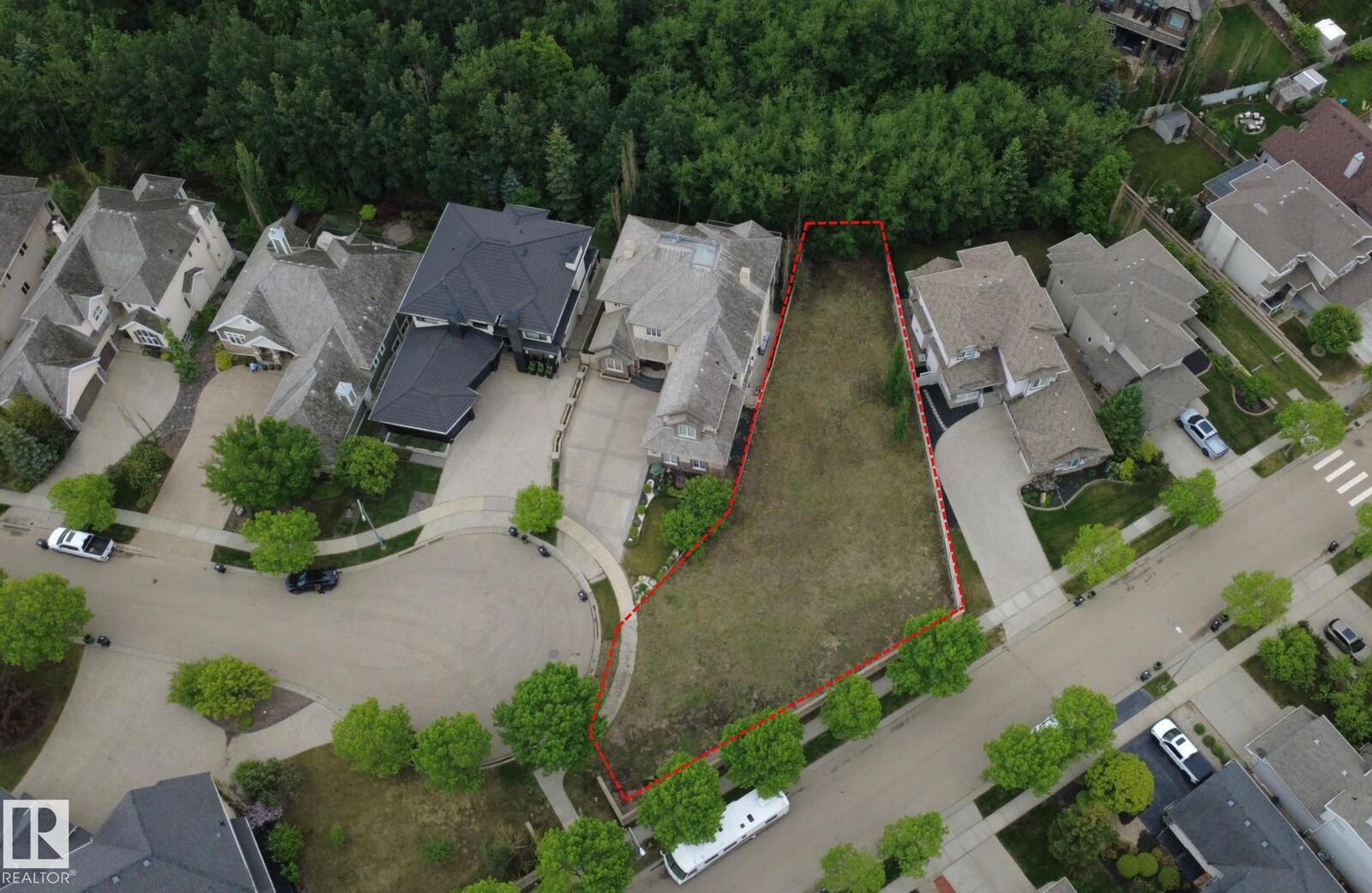 Property Photo:  425 Caldwell Place NW  AB T6M 2X3 