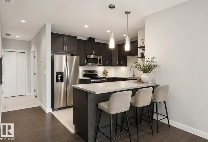 Property Photo: 10238 103 Street NW 809 AB T5J 0Y8