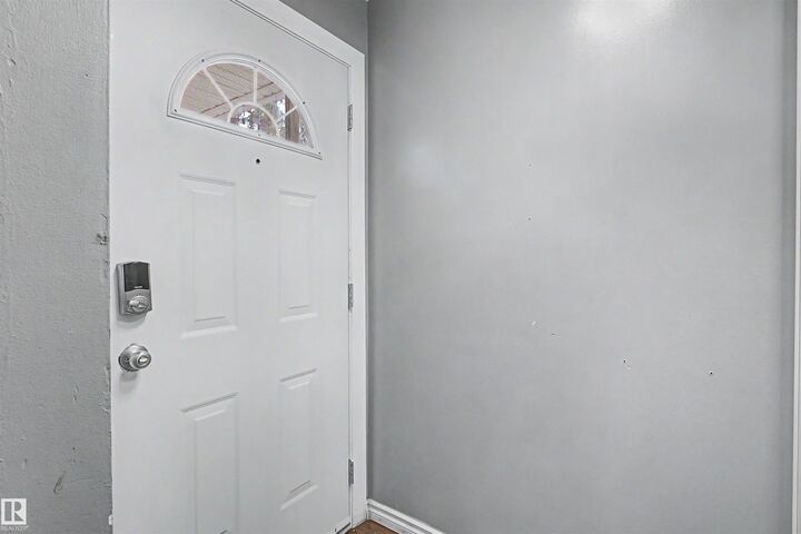 Property Photo:  5724 143 Avenue NW  AB T5A 1K1 