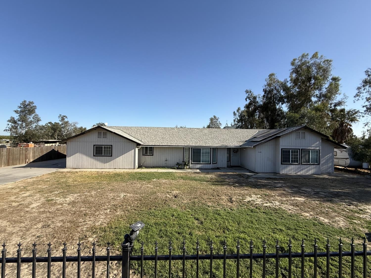 Property Photo: 2109 E Dinuba Avenue CA 93725