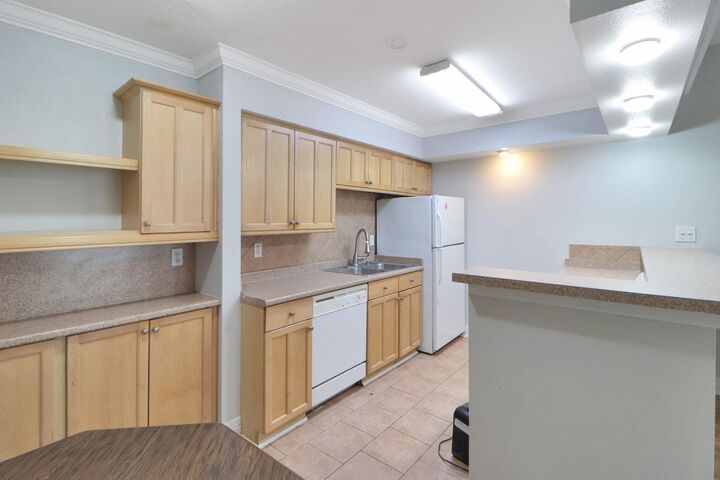 Property Photo: 5929 Queensloch Drive 104 TX 77096