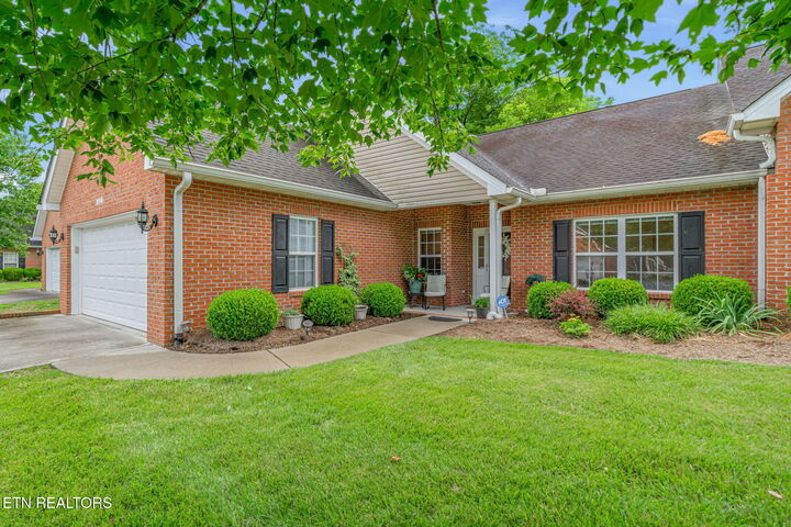 Property Photo: 412 Woodlawn Gardens Way TN 37920